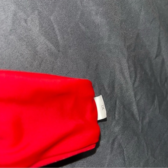 Red bikini - Picture 7 of 8